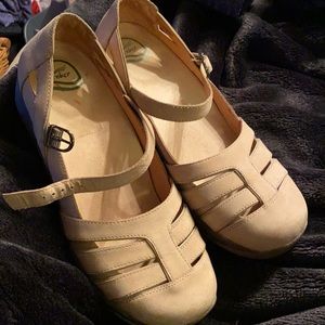 Beige Danskos 42